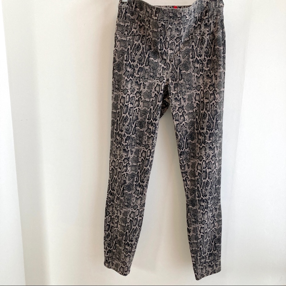 NWT SPANX Snakeskin Jeanish Pullons - Picture 3 of 4
